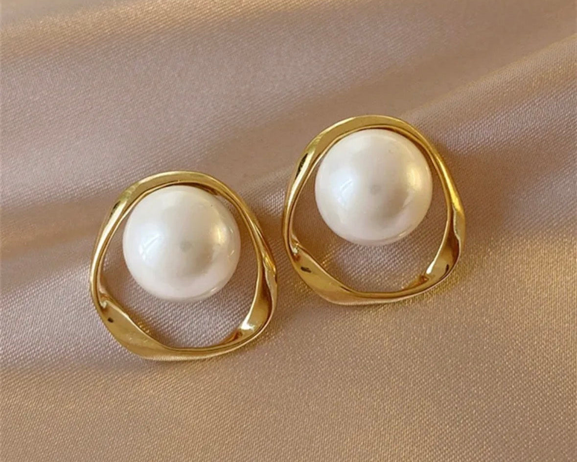 Retro Circle Pearl Earrings