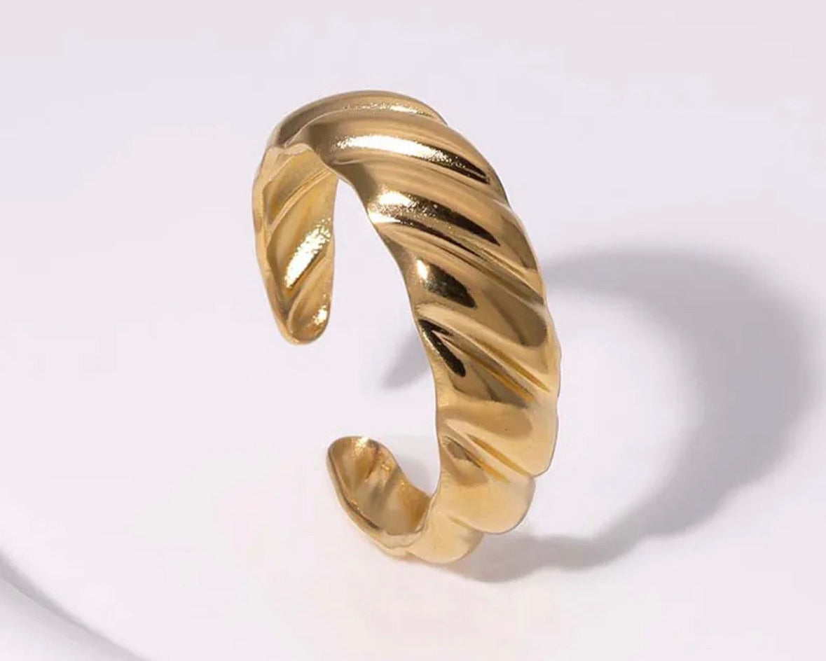 Gold Twist Thread Ring