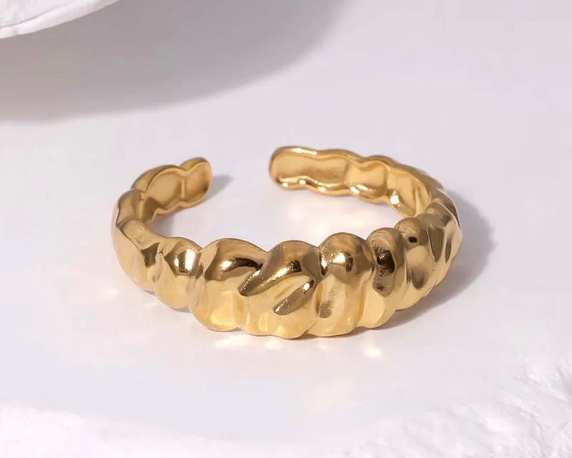 Gold Wave Twisted Ring
